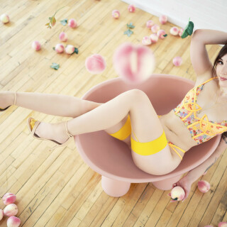 Falling-Peaches-2512cc2a35e2868c6f