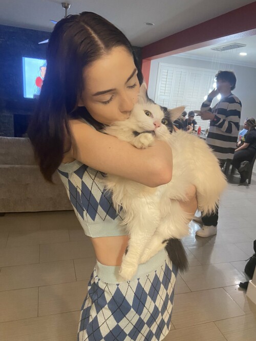 FeFOCqCVsAA1bspec73e85f3226fe48