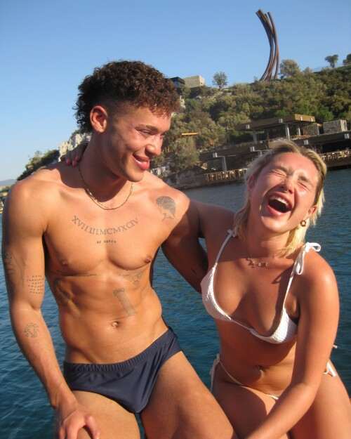 Florence Pugh 271870d70d737f592