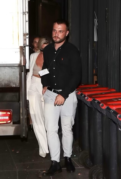 Florence-Pugh-6f16ea80ccc8925f9