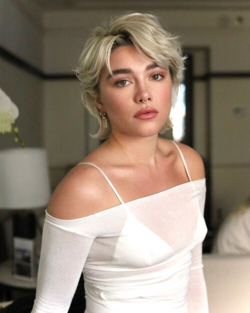Florence Pugh R005578c89a6bbb44feb