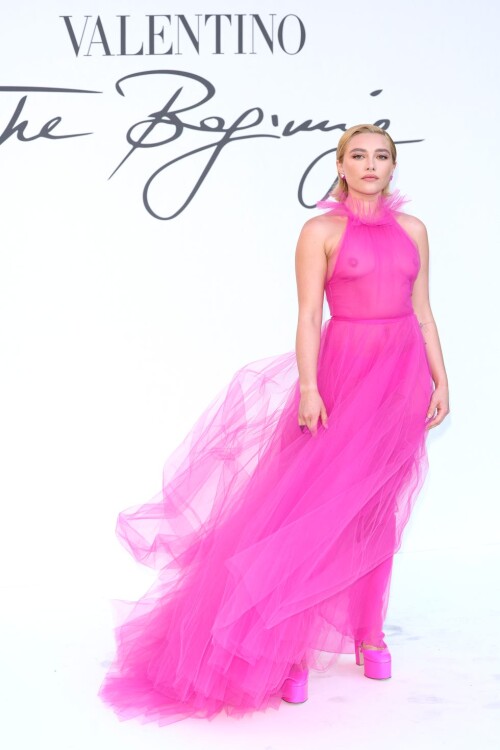 Florence Pugh R0109ec407551f6914df