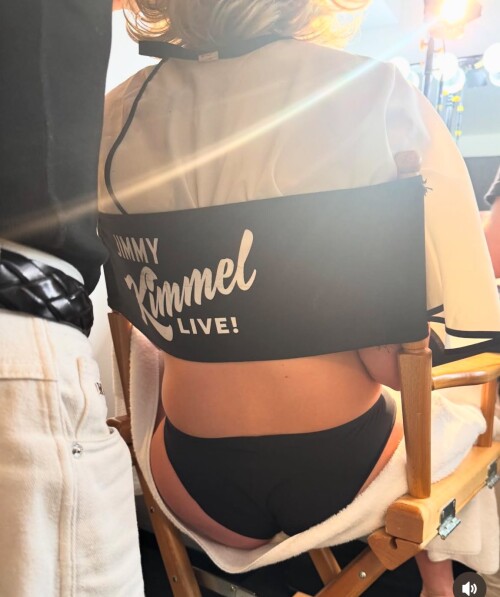 Florence Pugh R01454eba1bfed5a32bf