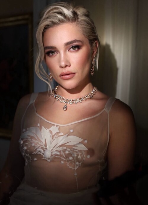Florence Pugh R061c47cfd54e021a24b