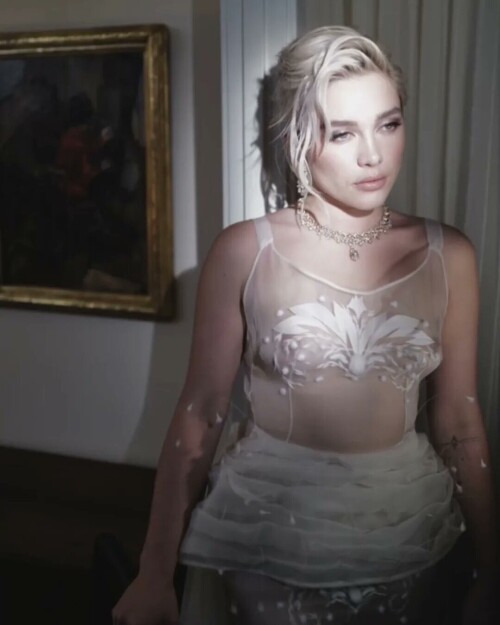 Florence Pugh R0839e3be13a3872a731