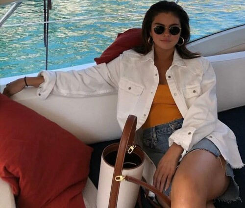 Florence Pugh is so hot 9GAG RXVDtyg3yePmFM