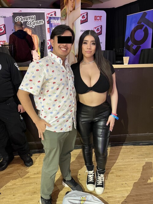 FmalW4RakAIi3Dfdba4c7de933e3c44