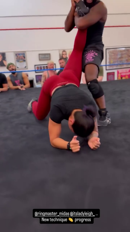 Frame-0137668bd49e93a95a5ae