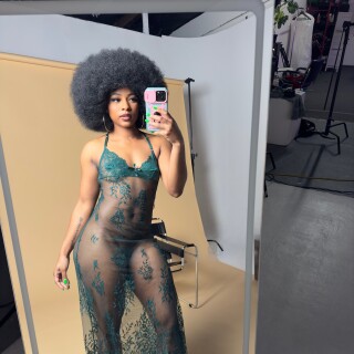 Fully-nude-versions-will-be-in-your-dm-_0002bd91601b99a18ad5