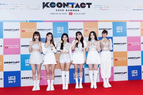 G I DLE KCONTACT Summer Red Carpet 2020 001eed1cbce1cb2356d