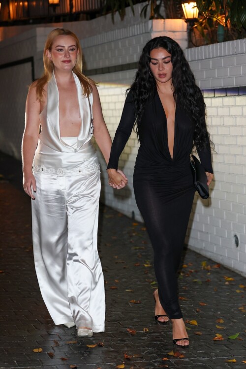 G3oDC57W4AAiZhH41027221d1956c1b