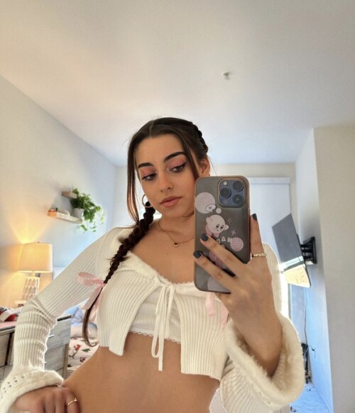 GAdTazuaIAAIS w422b9769fdd9c308