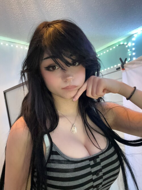 GB9UjsZWMAAoZfK332e8b5f22d00985