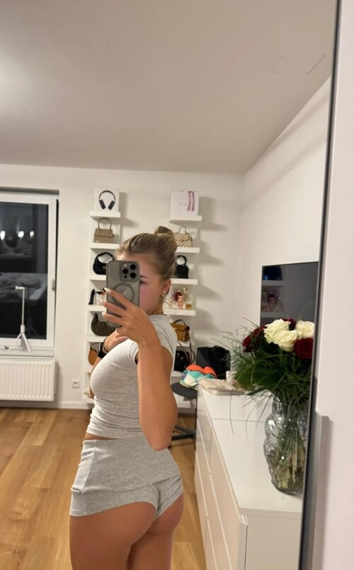 GCrwEytsDDecca2ae287481caf