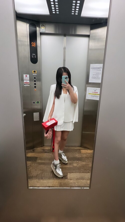 GHwOurSagAAFUFRadae210abf6b9916