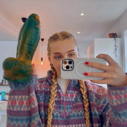 GJnwT5sXUAAqyUP Kopie35c9ce7f981b6f64