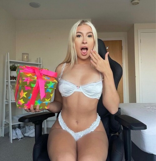 GMRoHmqXsAATAv 9fd040cbbb9c1ba0