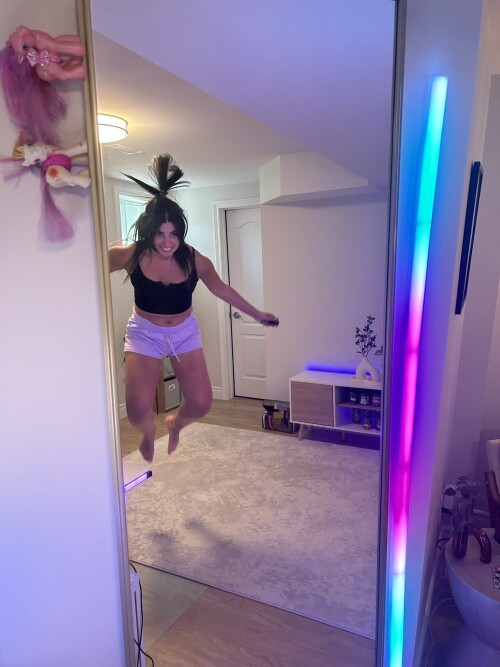 GTHOMqaWIAAlaLB421e6e73eb9d1e17