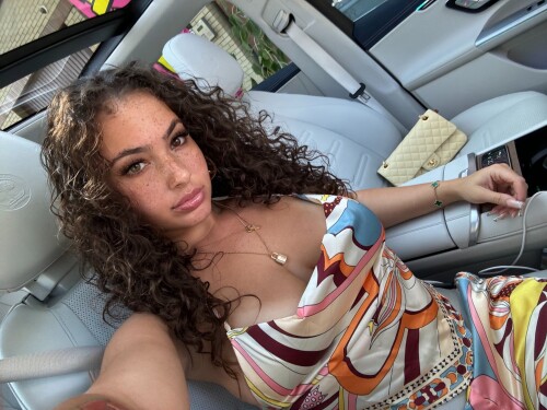 GUksxKnX0AAY21H8571af459a6e0445