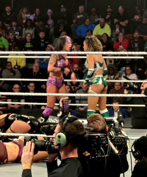 Gd739NcXUAALOL4004f25402670e709