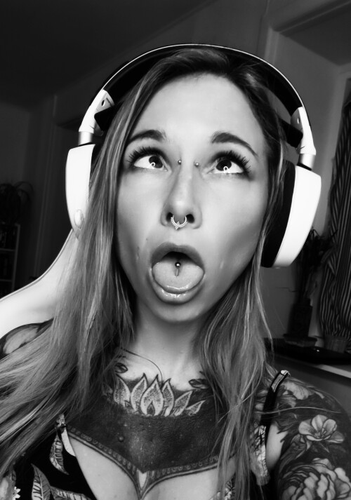 GdktlLTWoAAhlGz1c0d0f115d6123e6