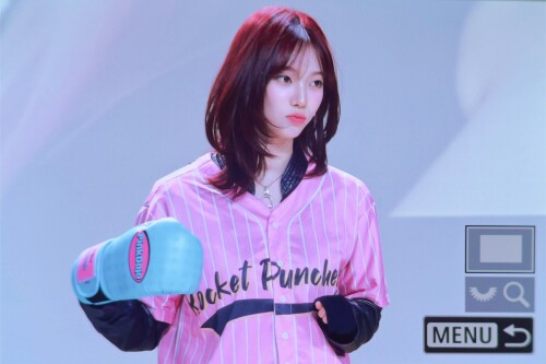 Gdy2BiuaQAA2su52d0ee93027fac571