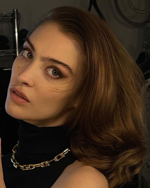 GhCVCRIWUAEYwW21a32574644704651