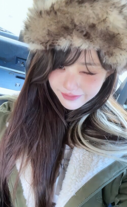 GhzLUE W0AAYj0ia4a5af8b8957a827