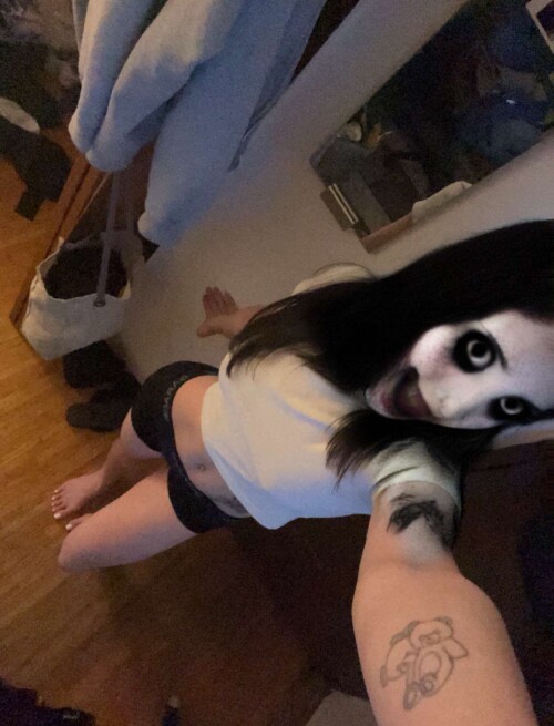 Gi6SmbiXUAAa0bZd1d24c5d5fc284e5