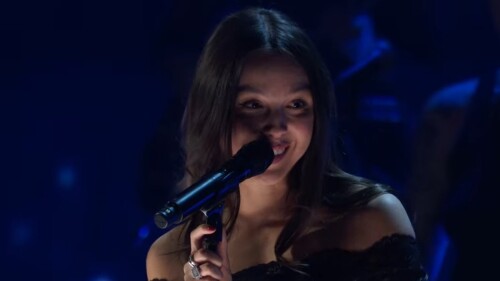 Gimt0UwaMAAgYt2f006fc2b9d418fa2