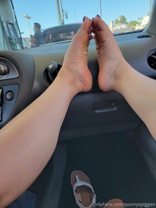 Give me a foot rub during the ride 29bf1f195cb408942