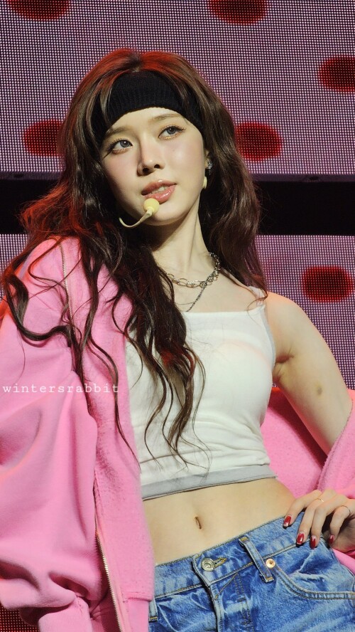 GlYnb CXAAApqB5b6ee496298ea3c5