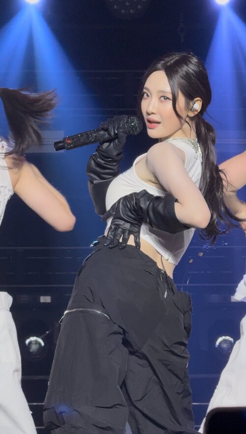 GlZbZJSXIAAxvMAd697d051c249f03f