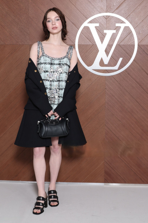 GltAKM7WUAEivi9516f0f7157dc09ea