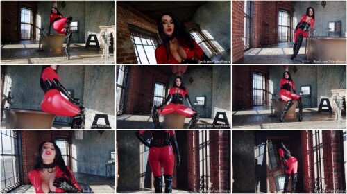 Goddess Walks Around The House In Latex021be914ee8fecc0