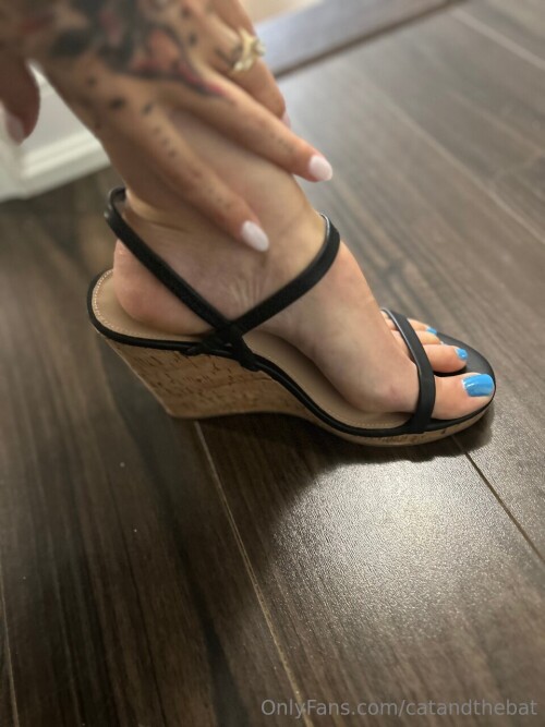 Good pick on the toe colour guys Knew I could count on you 2of203ea69a12068641b