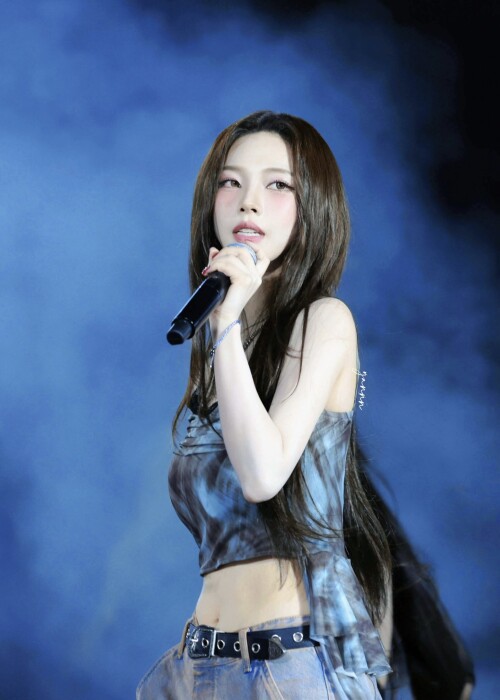 Gq owbIaMAAI 3Z2b8d4ebd2ce52939