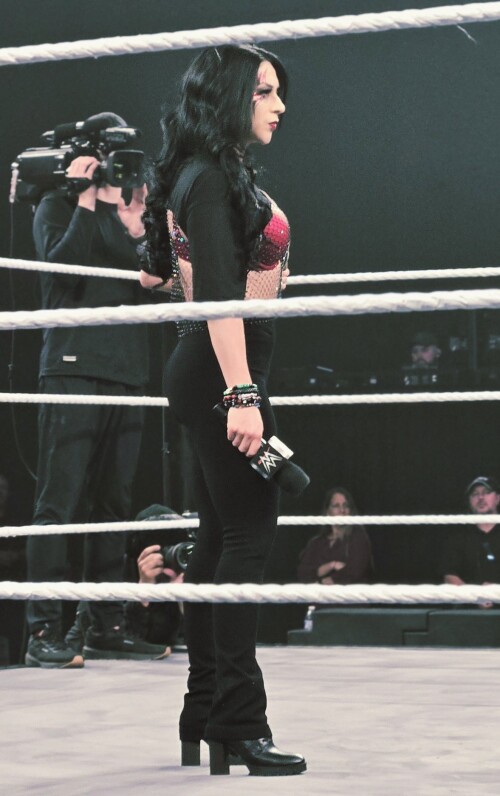 Gq4bHIzWcAAioIO3f4a21f1e75bf09d