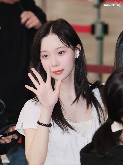 Gr2hGpKXYAA Tr85e3d7ae698651a2