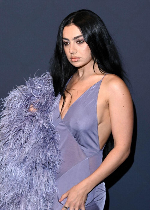 GrQfeCgXcAAybmX6b457f18adb2812e