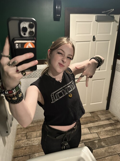 GrQp1 AWYAAg7XIc6d249f86d835224