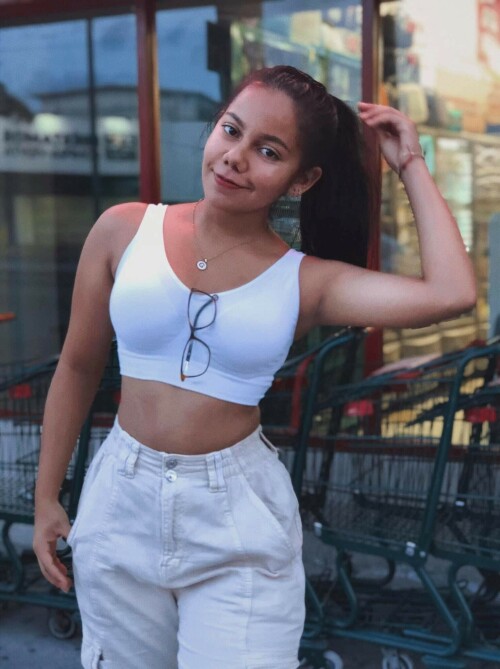 Gretell Flores fb049721919f0b3039e7