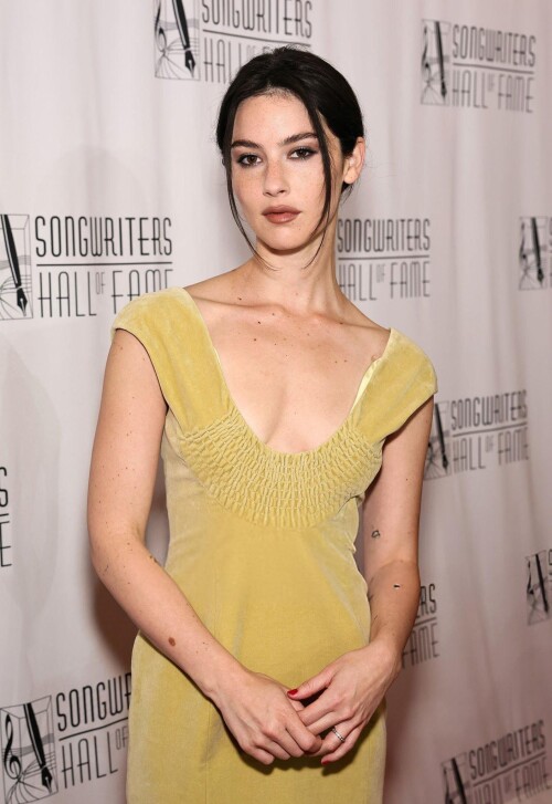 GtRulQJXsAAh0E76639914769e44d4