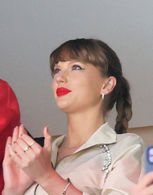 GtSRiVIXcAAxIJ7d303e7952ea924c7