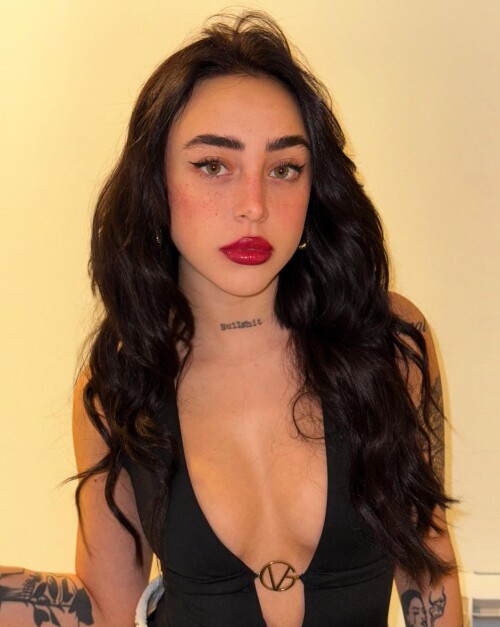 GuBde6ZWEAEf HE795a437c72574166