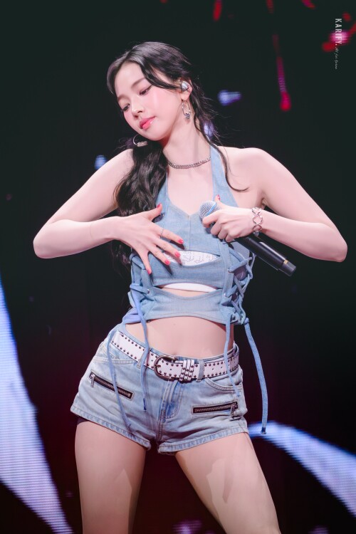 GzCeEM aUAAyNEk557d4912b64adb4a