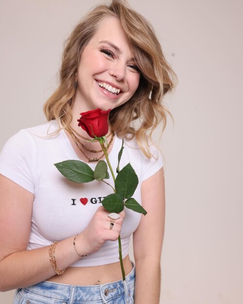 HK 896e9b3a448f11177