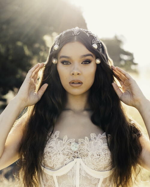 HaileeSteinfeldBeautyRetouch