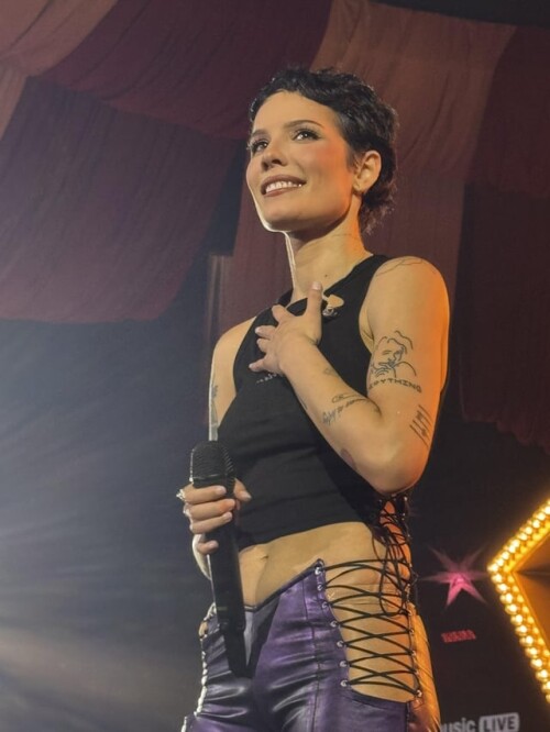 Halsey R0082d9cfbbbfbd868b0