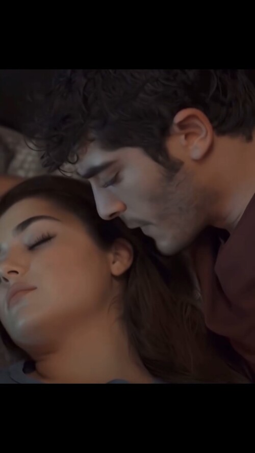 Hande Ercel from Pyaar lafzon mein Kahan TV Show40429 091434.553 25fd37352b1ca5a8d